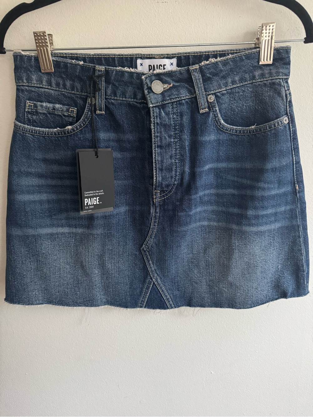 PAIGE Denim Mini Skirt Women’s Size 27 Raw Hem Medium Wash Jean Skirt NWT - Picture 2 of 8